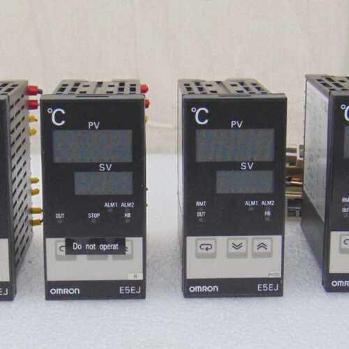 Omron E5EJ-A2HB ESEJ-A2H02 Temperature Controller, lot of 4