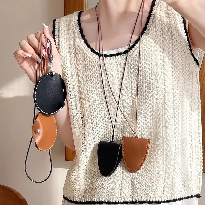 多功能挂脖磁吸皮挂绳长款项链女便携式户外旅行眼镜夹包收纳配饰