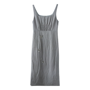 秘密盒子质感出镜 微皱肌理打揽钉珠法式方领吊带连衣裙