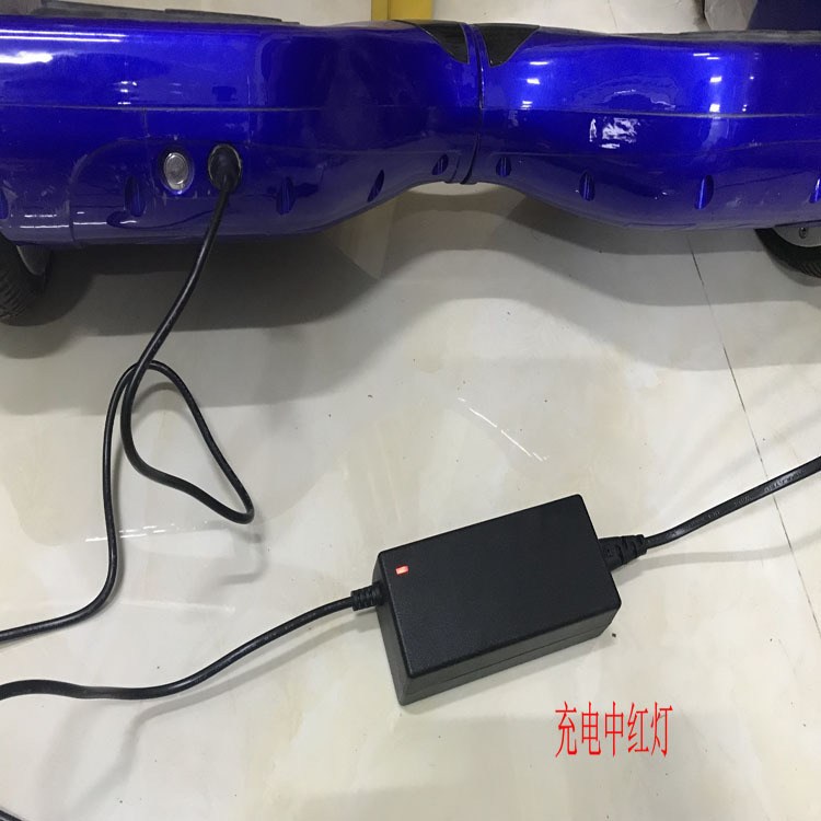 实力厂家42V2A平衡车充电器通用36V锂电池车孔充电器扭扭三