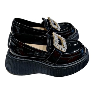 厚底乐福鞋2025新款秋冬水钻方扣英伦风黑色漆皮小皮鞋松糕鞋单鞋