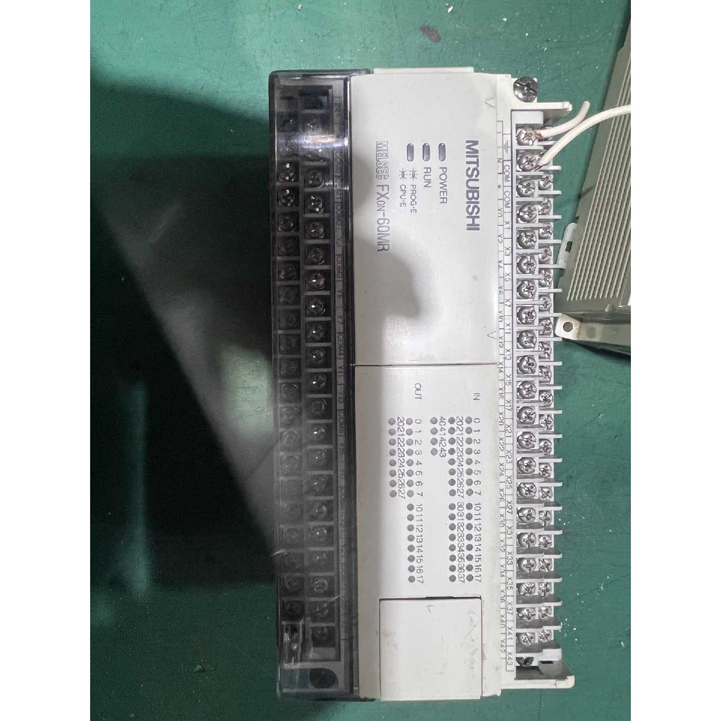 议价三菱PLC FX0N-60MR-001 拆机件 AC85-2