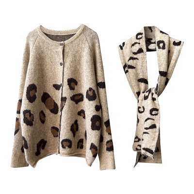 （送围巾）豹纹毛衣开衫外套女
