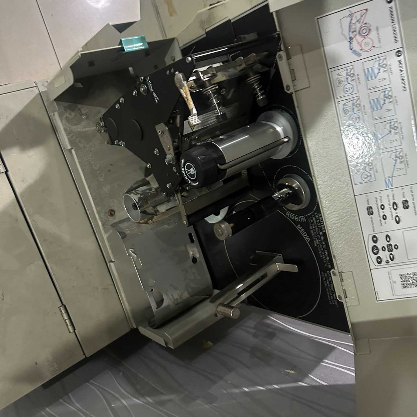 斑马105sl-plus 200dpi 打印机，带回卷&mdash;议价