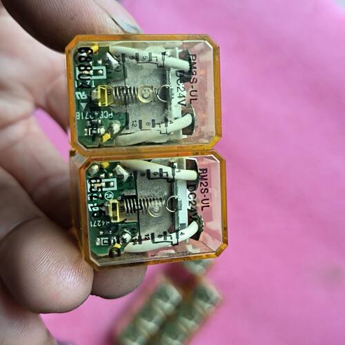 在线议价IDEC和泉中间继电器RM2S-UL小8脚，实物照片，看好下