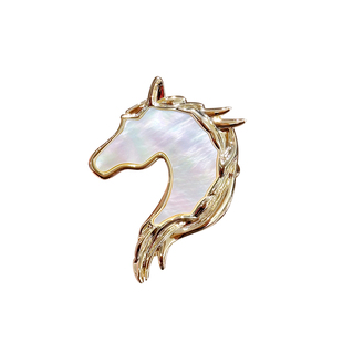 LYNNROMAN贝母马首造型胸针时尚装饰生肖马别针女配饰本命年胸花