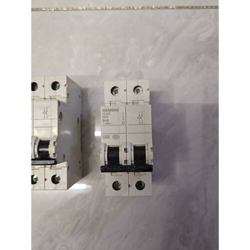 询价断路器2P型号：5SJ42-D10未使用过落灰处理