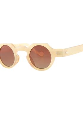 半透明太阳眼镜浅黄果冻色牛羊角圆形框铆钉TAC渐近茶偏光墨镜