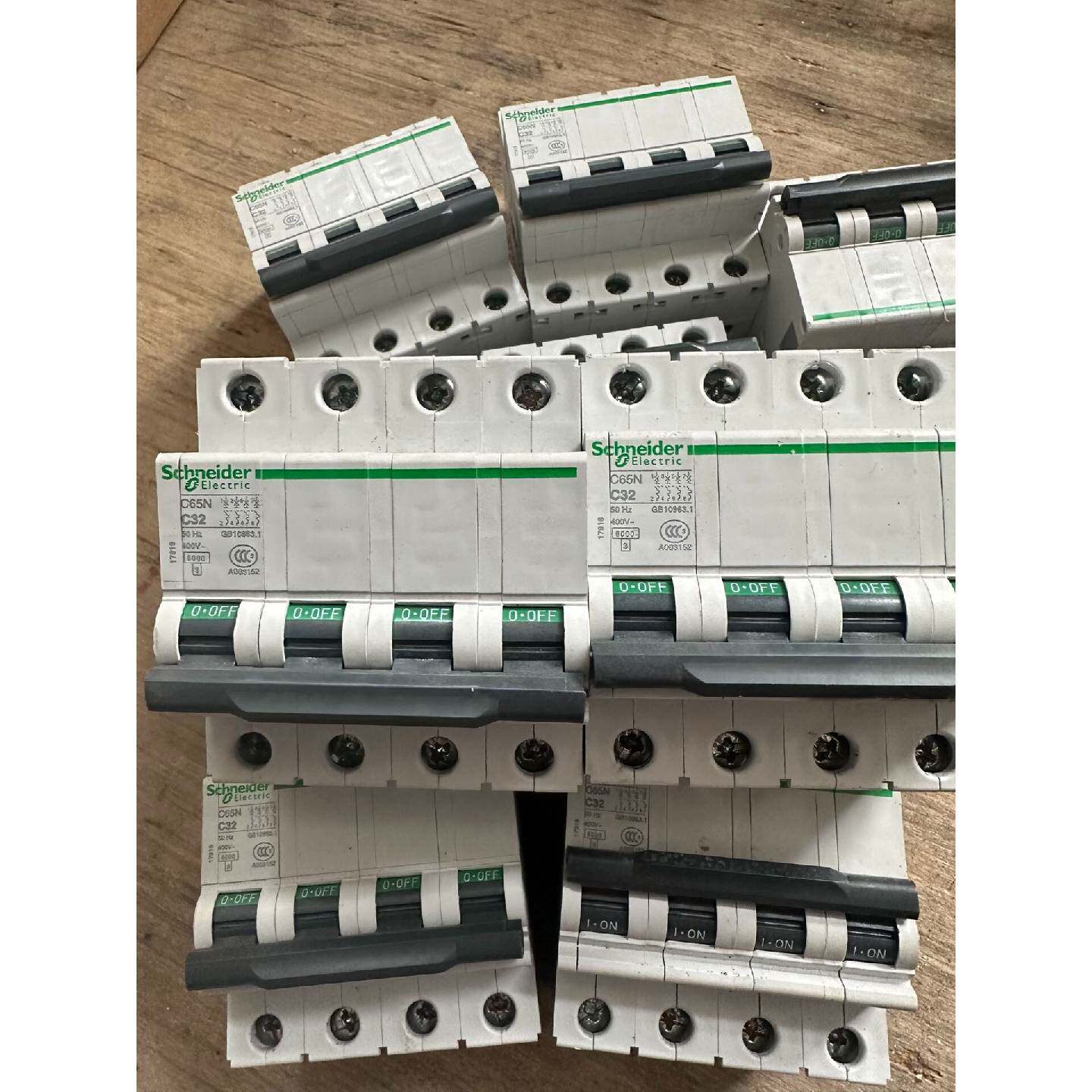询价下单施耐德 C65N可开发票可维修