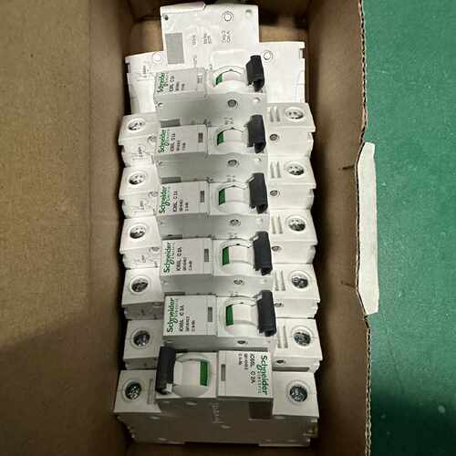 议价施耐德 空气开关 IC65L 1P 2A A9F38102 全新未使用