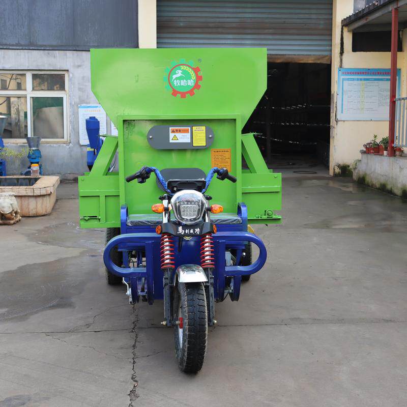 3方绞龙撒料车养殖场搅拌秸秆饲料干湿两用双侧出料专用高效牧草