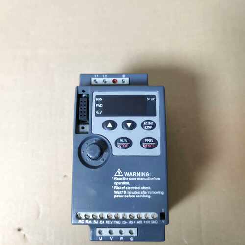 溢价-众辰750W变频器，型号NZ100-0R75G-2，22