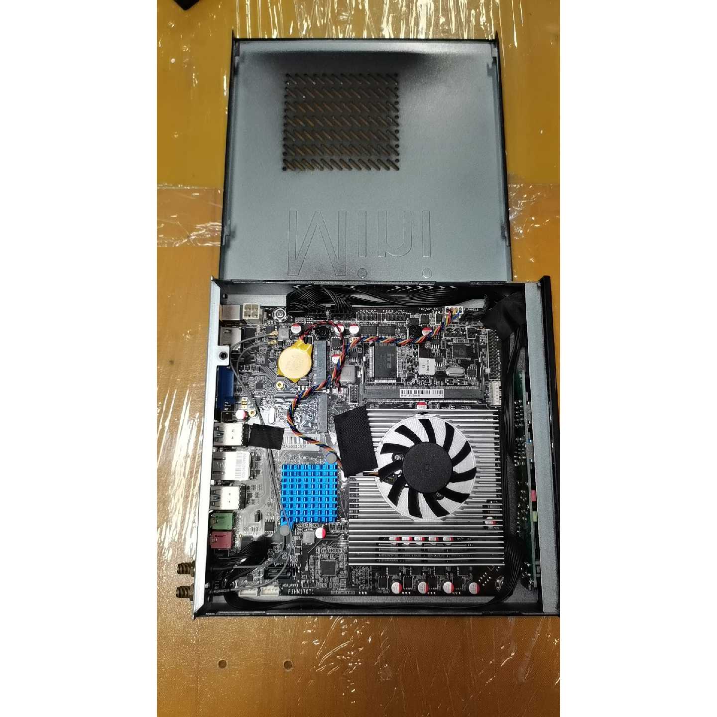 议价彩冠pc-Q3主机一个,无内存条,实物拍摄,具体看图