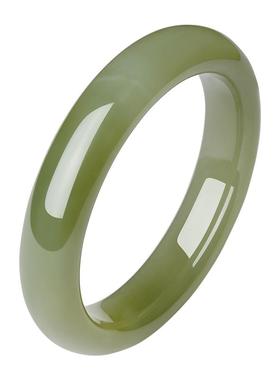 周大生和田玉手镯女款