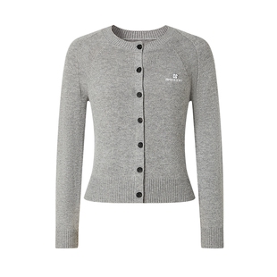 MOISSAC摩萨克秋款简约休闲圆领刺绣单排扣长袖毛针织衫女