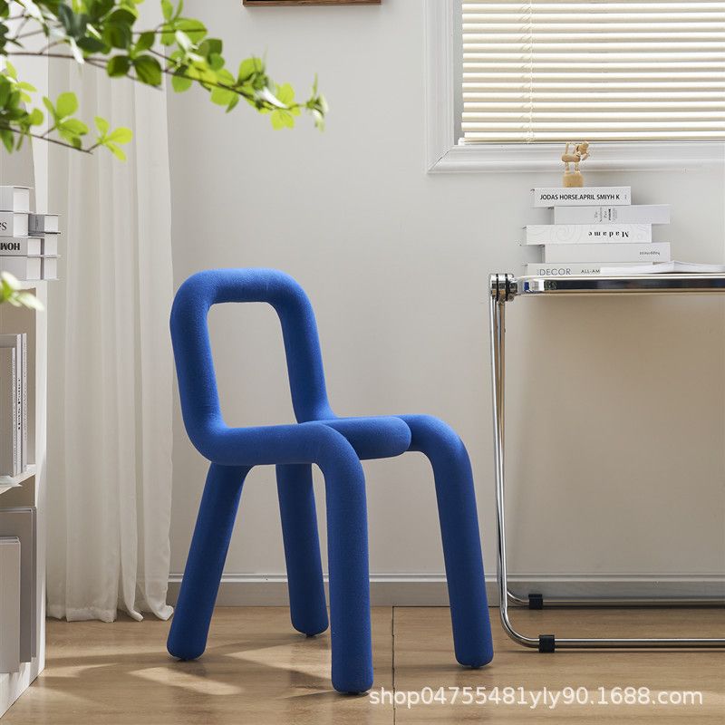 北欧创意家用异形椅卧室服装店ins网红凳梳化妆定型棉设计师餐椅
