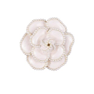 法式珍珠山茶花胸针女款气质小香风胸花高档西装别针配饰经典百搭