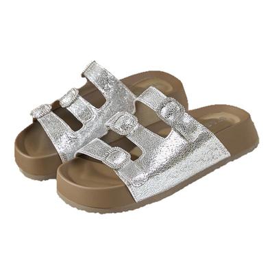 厚底一字拖鞋女夏季外穿2025新款水钻皮带扣松糕底沙滩凉拖