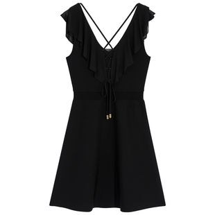 bebe夏季系列气质短款修身荷叶边绑带V领针织连衣裙250023