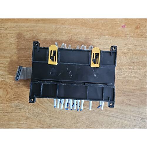 议价欧姆龙PLC扩展模块CP1W-40EDR，功能包好，成色如图