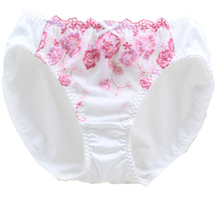 日系外贸光滑牛奶丝内裤女中腰全包臀三角裤大码甜美刺绣无痕短裤