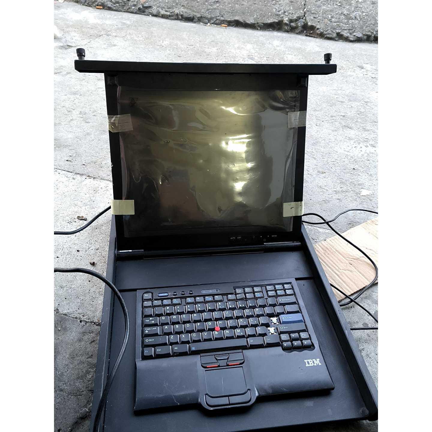 议价IBM 7316-TF3 控制台,带显示器键盘,型号见图。