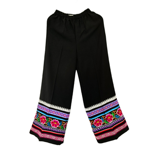 滇七彩刺绣牡丹花左脚舞女裤云南楚雄彝族大裤脚直筒裤绣花女长裤