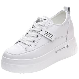 显高小白鞋女秋季春秋2025新款网红休闲松糕百搭板鞋厚底内增高鞋