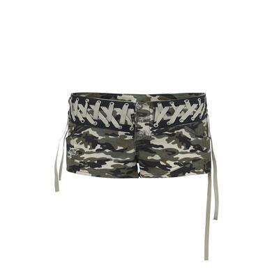 金属扣绑带低腰迷彩包臀短热裤