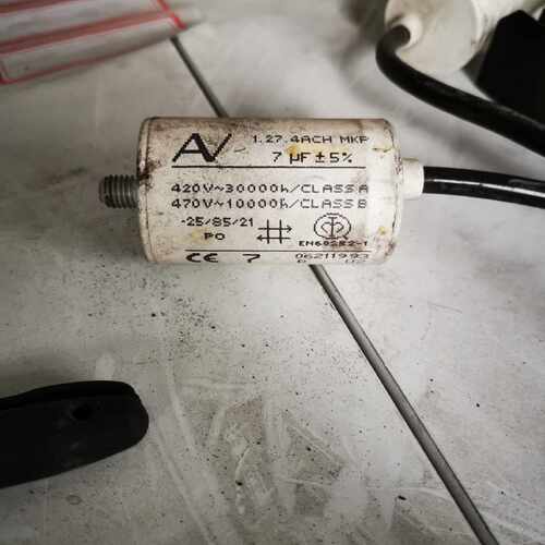 议价伟肯AB变频器风机启动电容7uF 420v-3000h/CLASSA