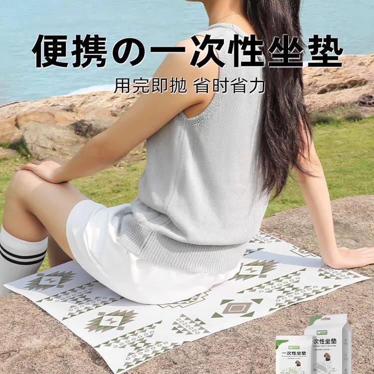 一次性坐垫户外防潮垫便携露营加厚防水地垫草坪野餐隔脏折叠垫子