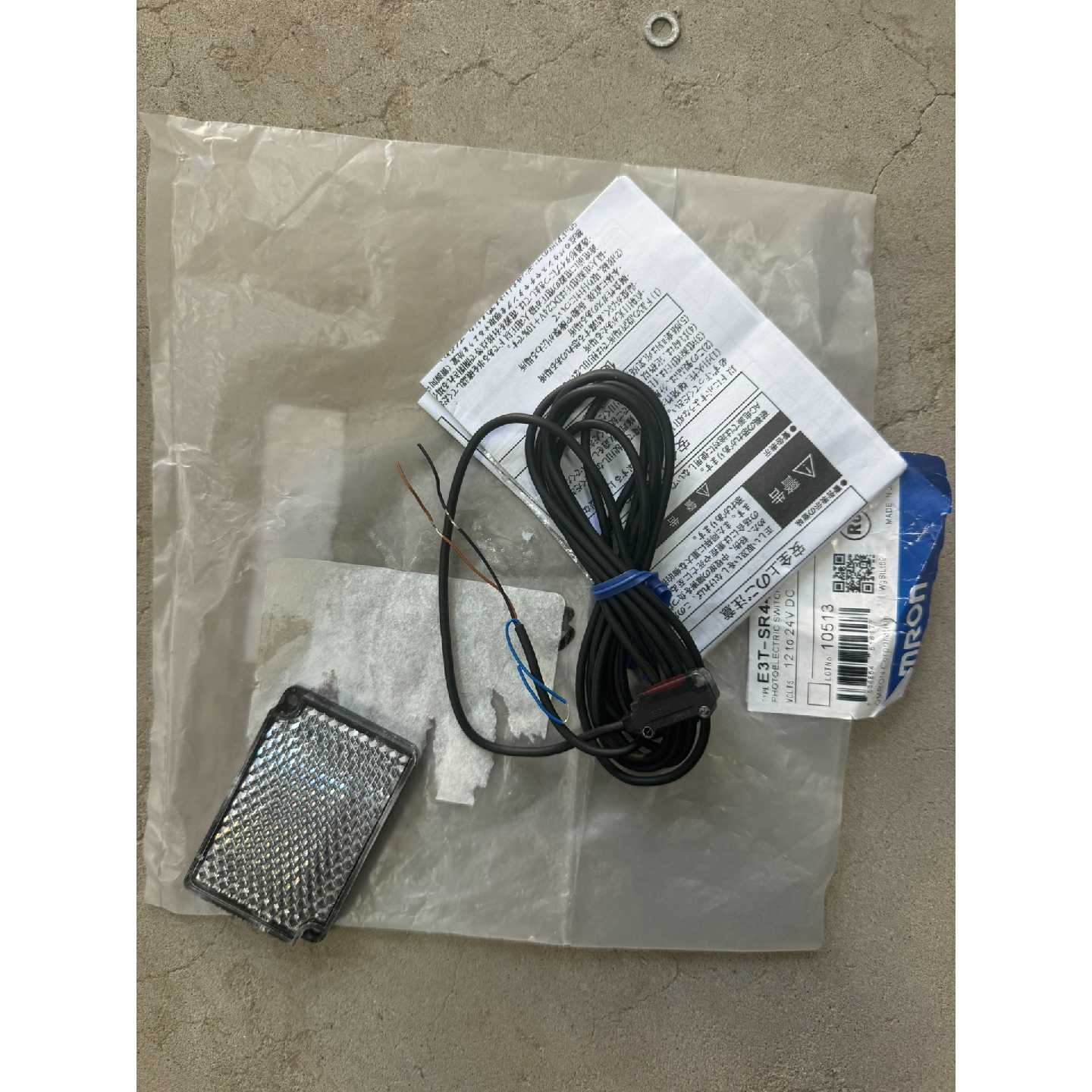 议价日本欧姆龙E3T-SR44传感器全新库存,实物拍摄。