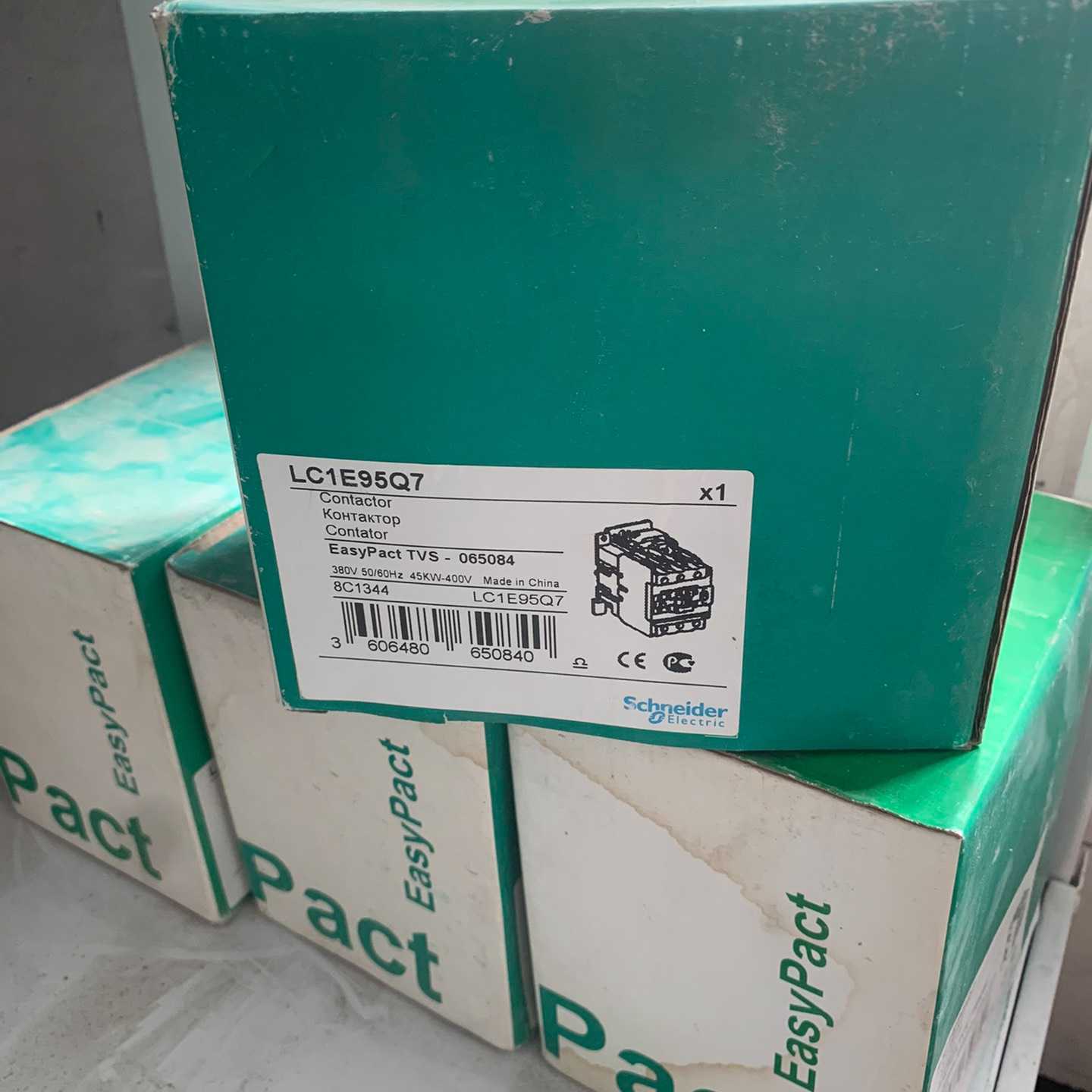 施耐德接触器 LC1E95Q7 线圈380 全新正品 议价