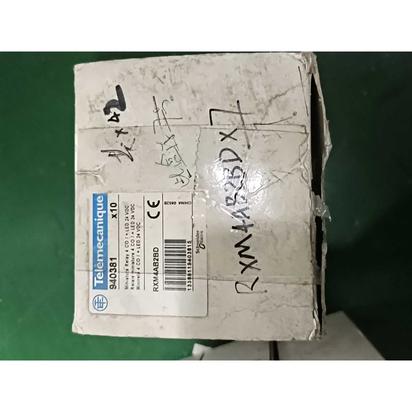 议价可维修施耐德小型继电器RXM4AB2BD24VDC带LED指示