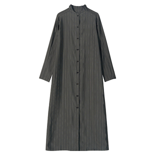 林乔芝2025年秋季新款条纹衬衫铜氨丝长款修身风衣简约气质外套