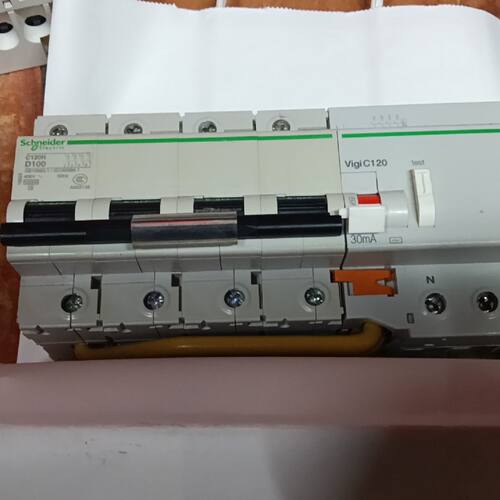 在线议价施耐德C120H 4P D100A 大安数三相四线空气开关断