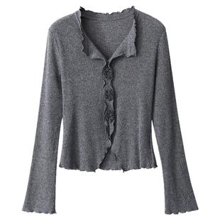 夕蒙2026新款春秋韩系气质上衣小个子修身小众V领花朵卡其长袖t恤