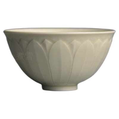 煮雪定瓷墨书款剔刻莲瓣观汤杯