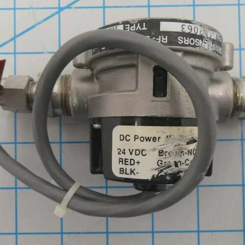 0190-00411 / AMAT ETC HX FLOW SWITCH AMAT-1 GEMS RFS 24 VDC