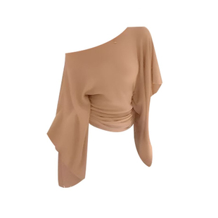 卡其色斜肩不规则长袖针织衫女春季法式辣妹设计修身显瘦露肩上衣