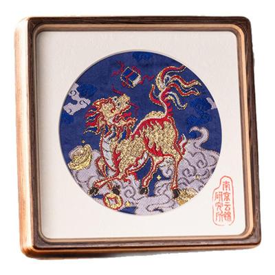 南京云锦研究所麒麟玉书摆件