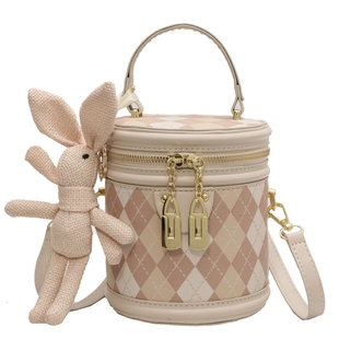 今年流行包包女秋冬新款爆款格子单肩包百搭斜挎包小众手提水桶包