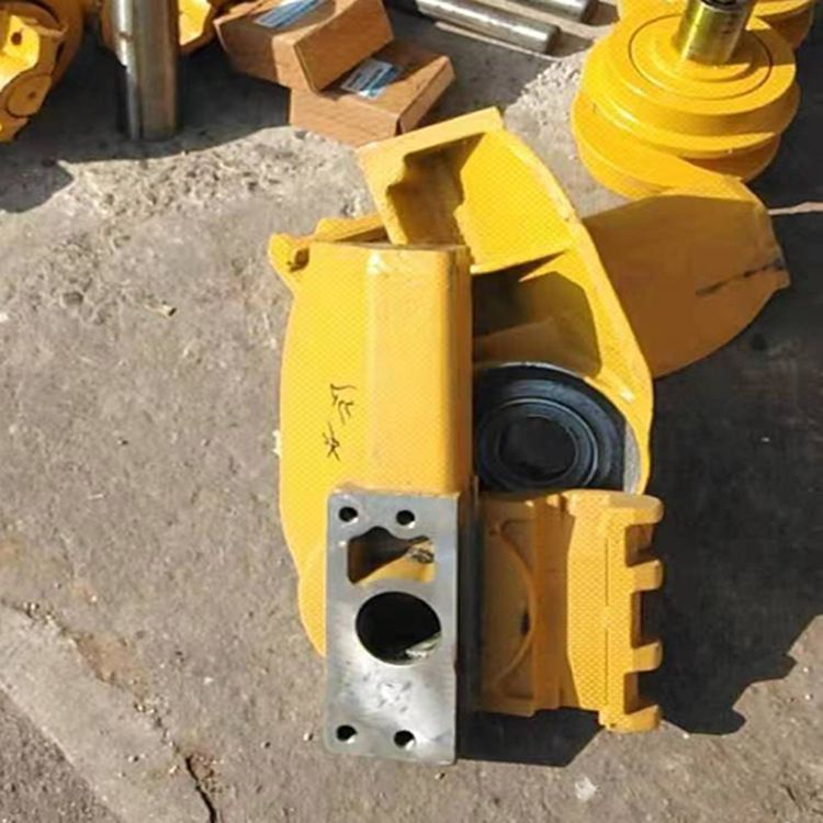 山推推土机SD16，支重轮四轮一带，全车配件厂家直销工程机械配件