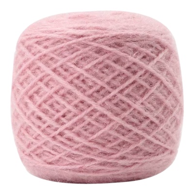 编织围巾中粗毛线团柔软舒适