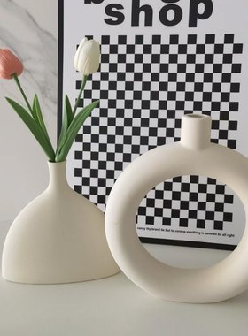 简约现代抽象陶瓷素胚摆件装饰品房间装饰桌面餐厅感高级客厅花瓶