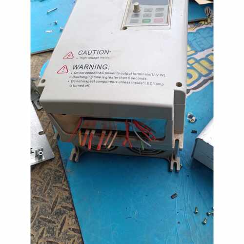 议价富凌变频器DZB280B011.0L4DK11KW功率3维修
