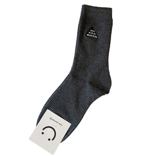 新春韩国刺绣倒三角m字母袜子女灰色中筒潮袜日系街头个性堆堆袜