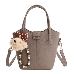 冬季质感菜篮子小包包女2025新款上班通勤手拎包水桶包复古斜挎包