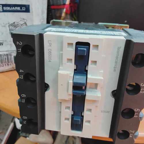 Telemecanique Square D LP1D65004FW TeSys D Contactor 110V DC