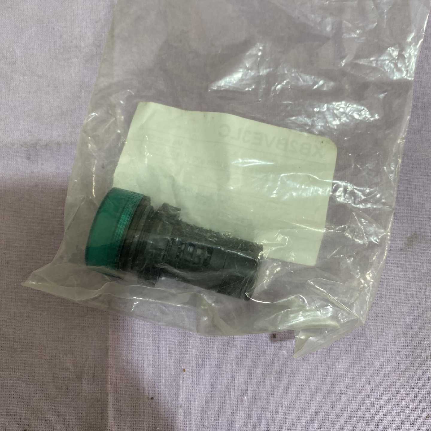 议价施耐德系列按钮开关XB2BVE3LC辅助触点可编程控制器模块
